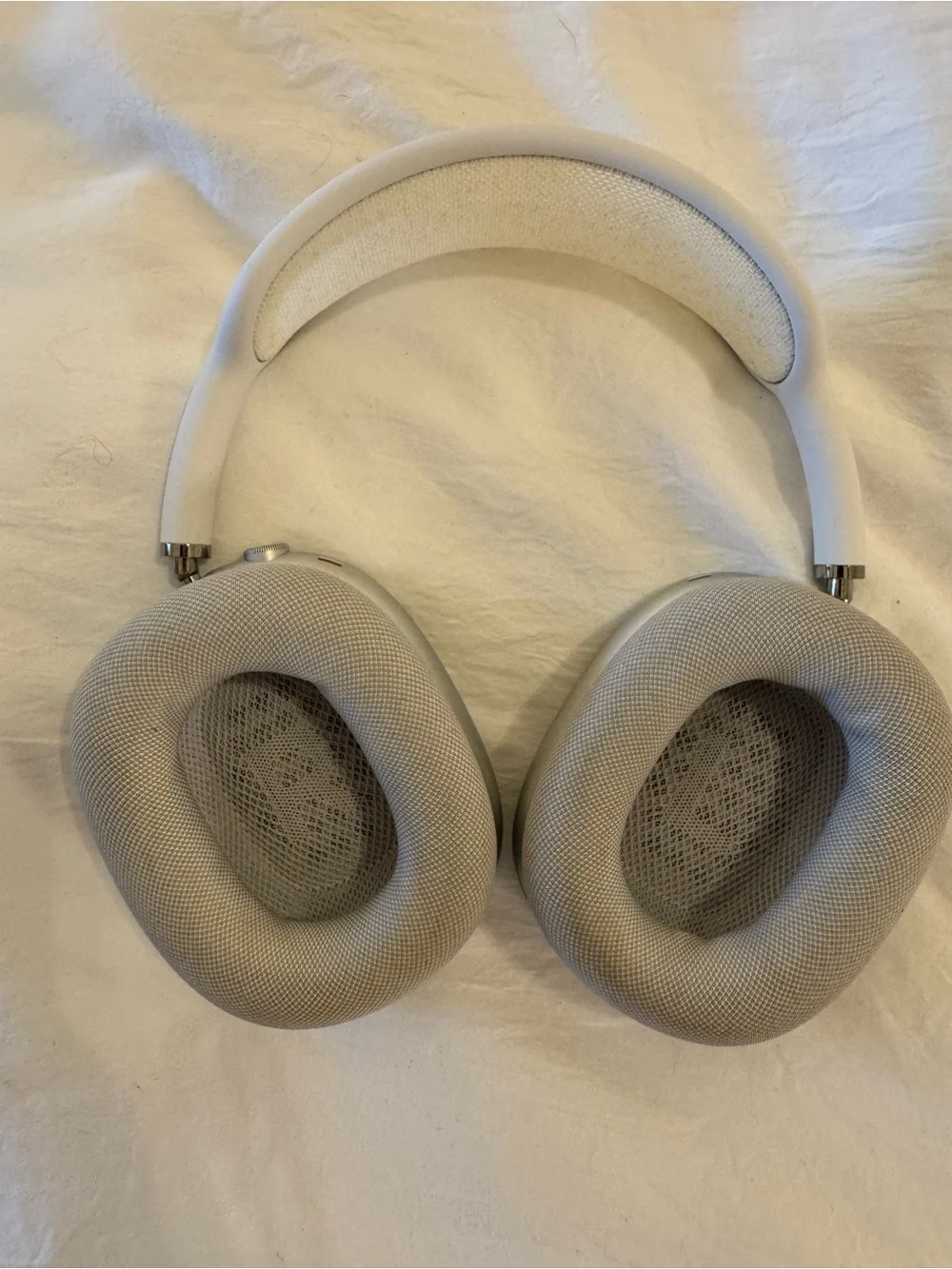 Apple AirPod Max + Apple Max Charging Stand